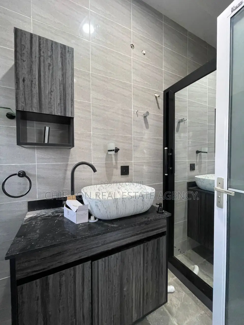 3bdrm Apartment in Chis-Lon Global, Weija Junction for rent