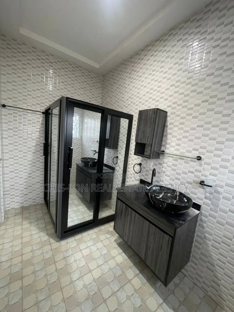 3bdrm Apartment in Chis-Lon Global, Weija Junction for rent