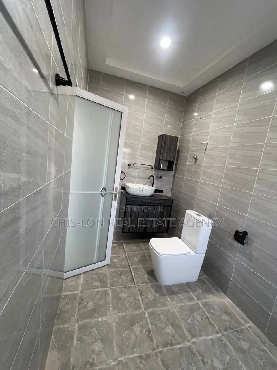 3bdrm Apartment in Chis-Lon Global, Weija Junction for rent