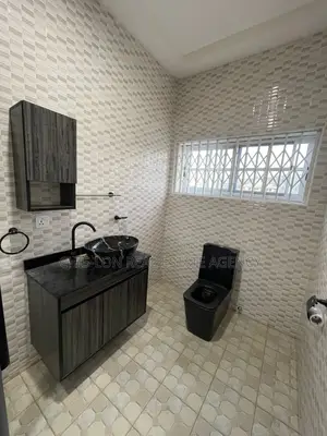 3bdrm Apartment in Chis-Lon Global, Weija Junction for rent