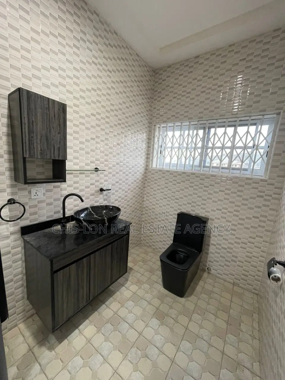 3bdrm Apartment in Chis-Lon Global, Weija Junction for rent