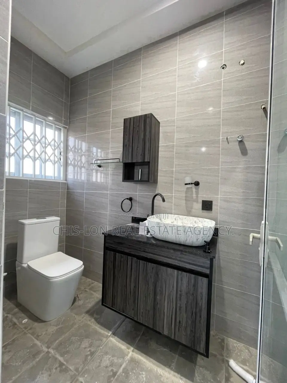 3bdrm Apartment in Chis-Lon Global, Weija Junction for rent