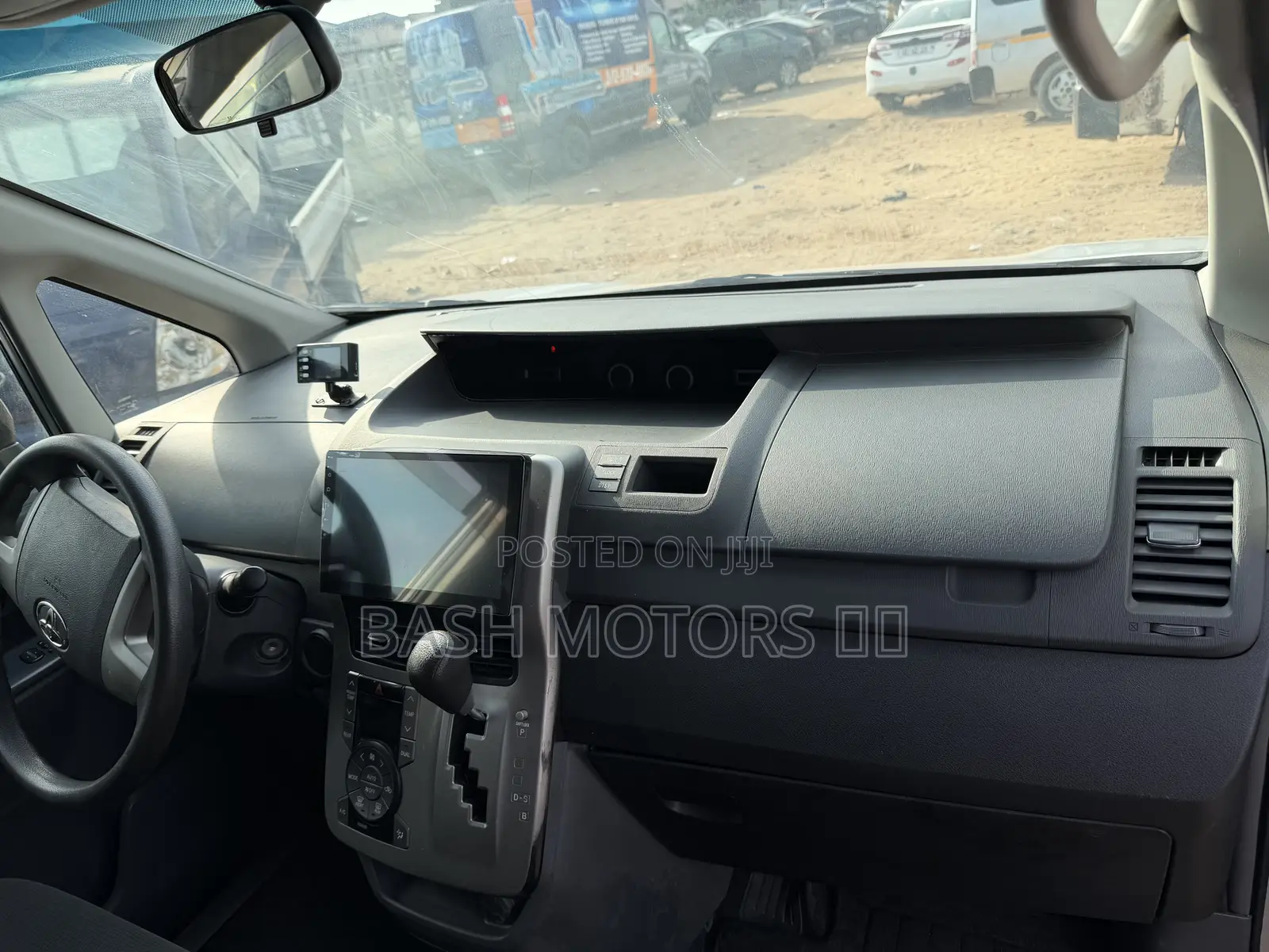 Toyota Voxy 2012 Silver