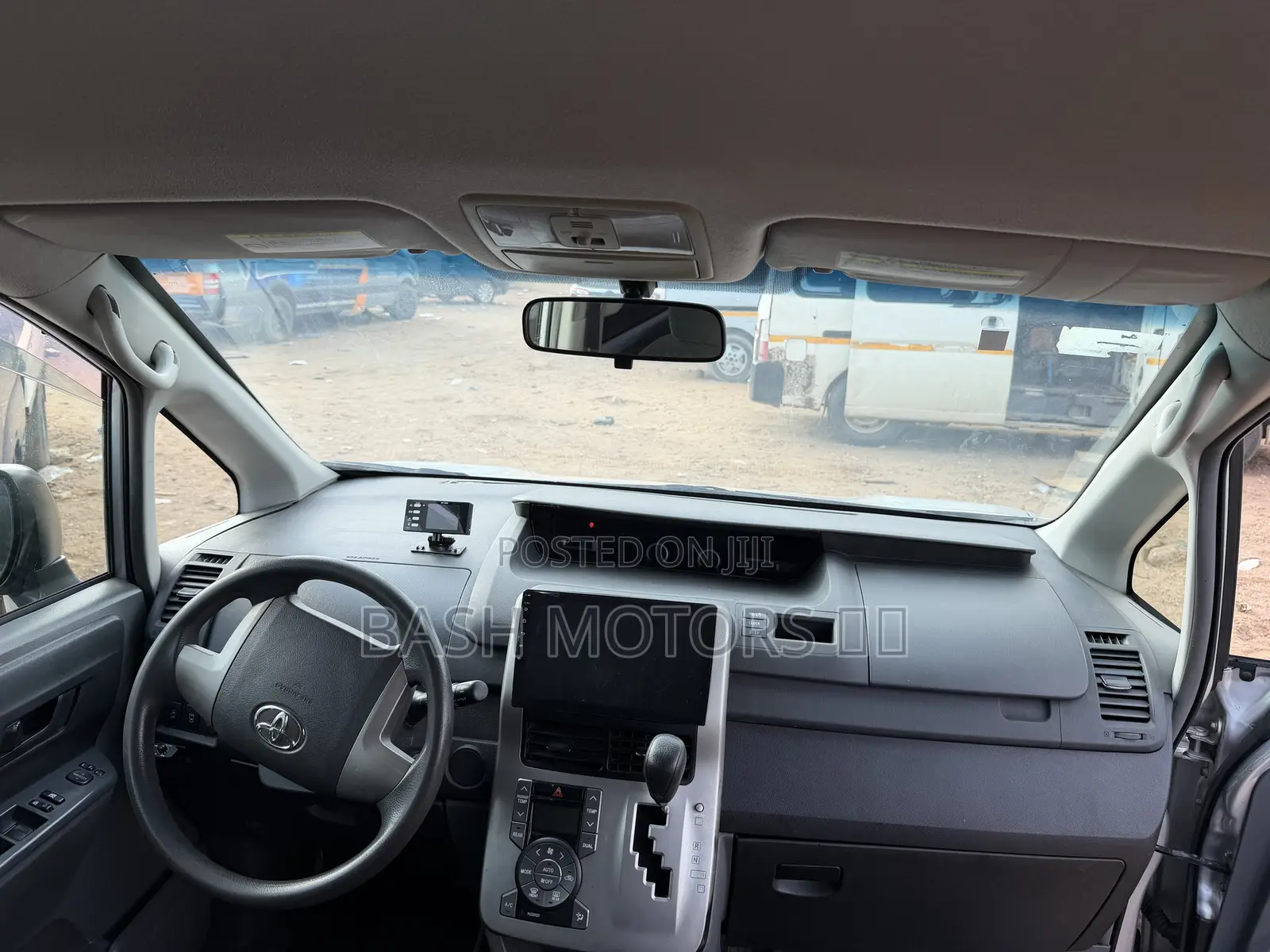 Toyota Voxy 2012 Silver