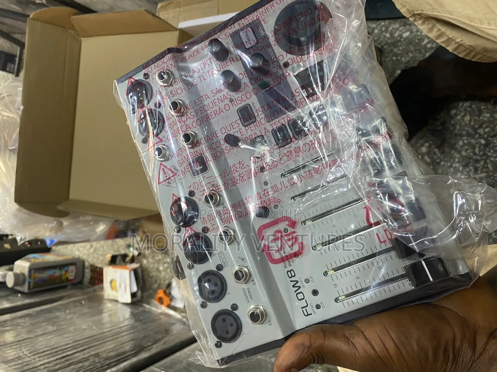 Behringer Flow 8