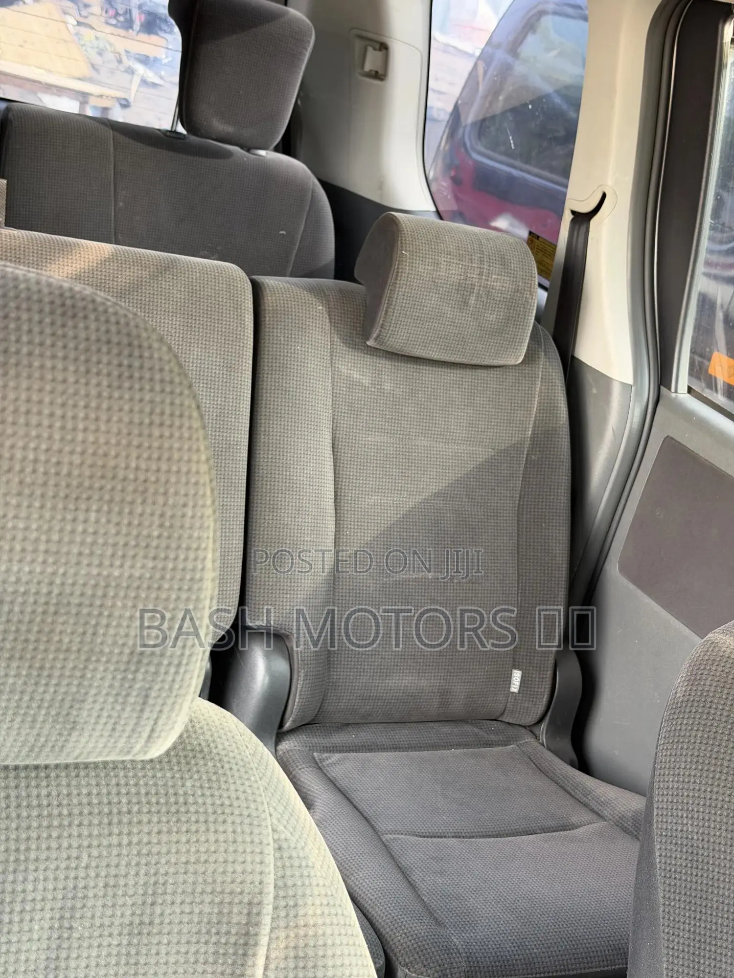 Toyota Voxy 2012 Silver