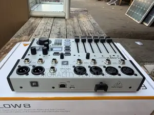 Behringer Flow 8