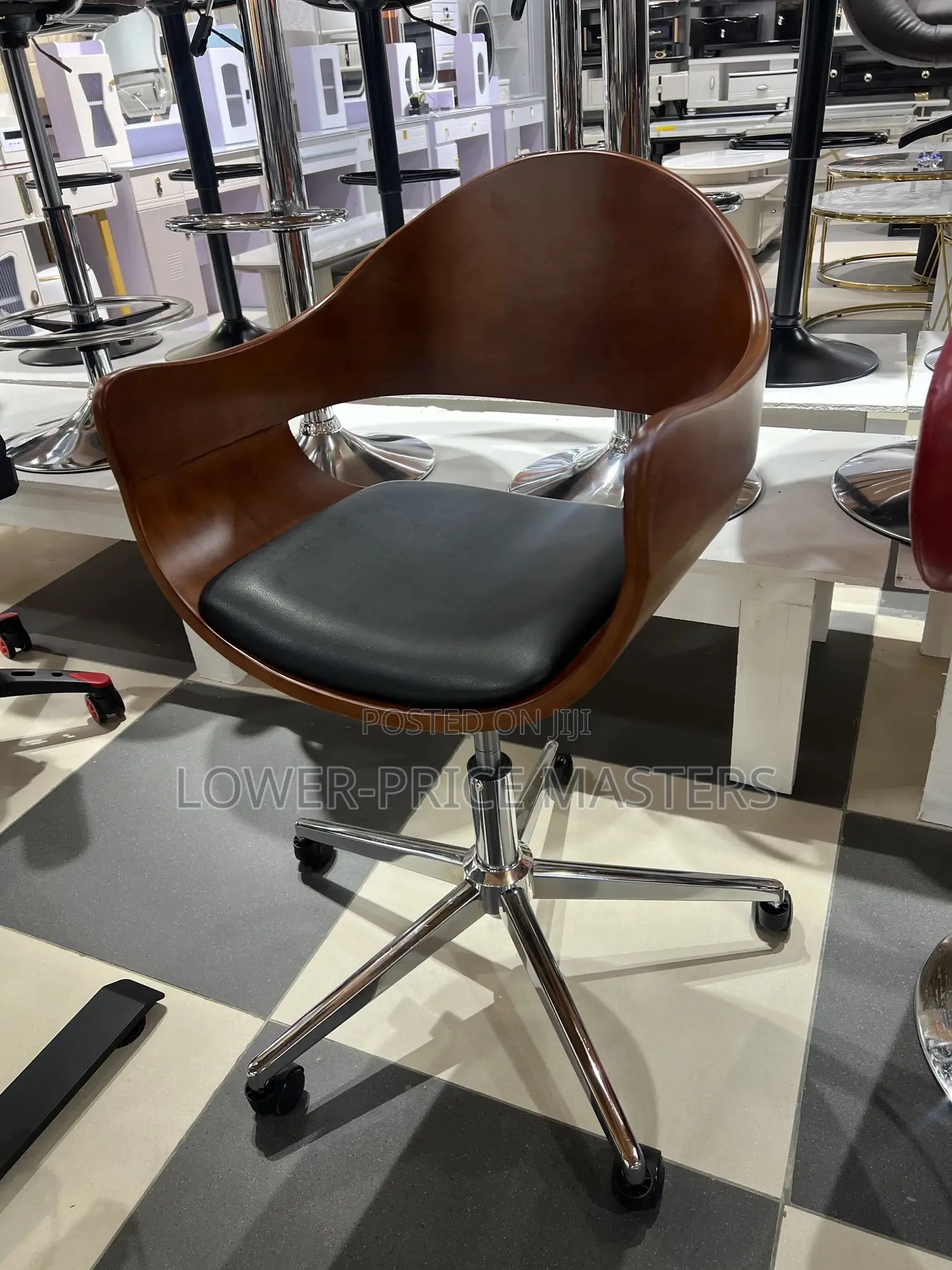 Modern Saloon Chair / Office Chair