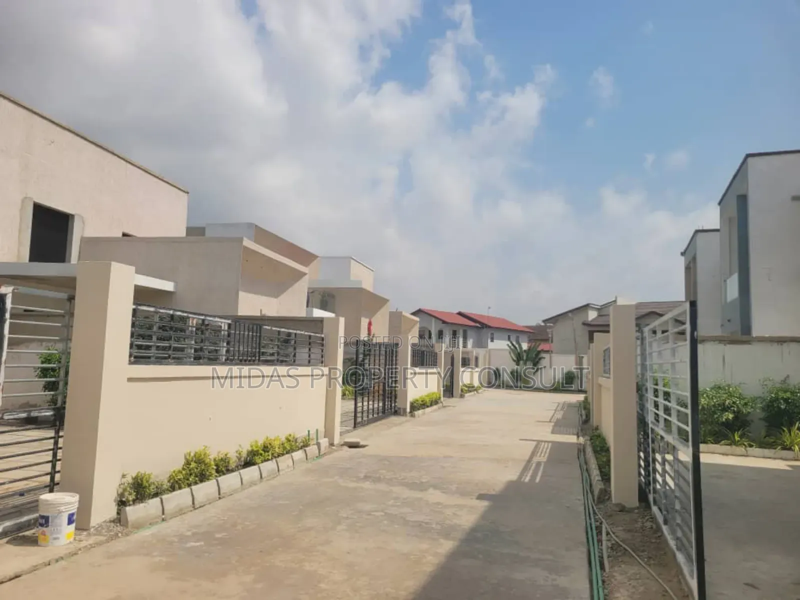 4bdrm House in East Airport, Spintex for sale