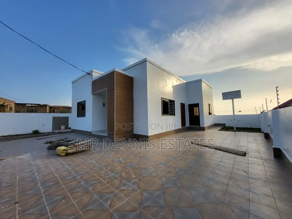 2bdrm House in Mr Dennis Estates, Nyanyano for sale