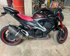 Kawasaki Z750 2016 Red