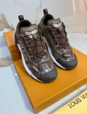 Louis Vuttion Runner Tactic Sneaker