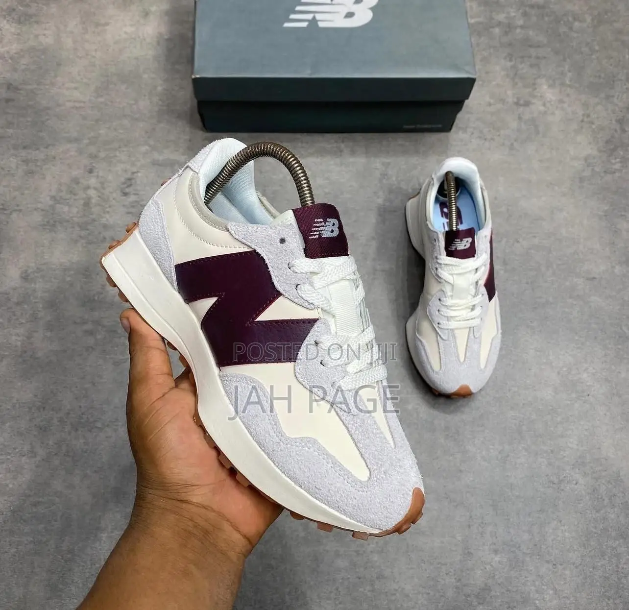 New Balance 327 Moonbeam Sneakers