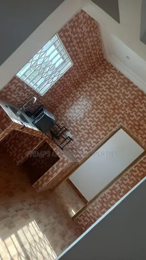9bdrm Apartment in Danfa for sale