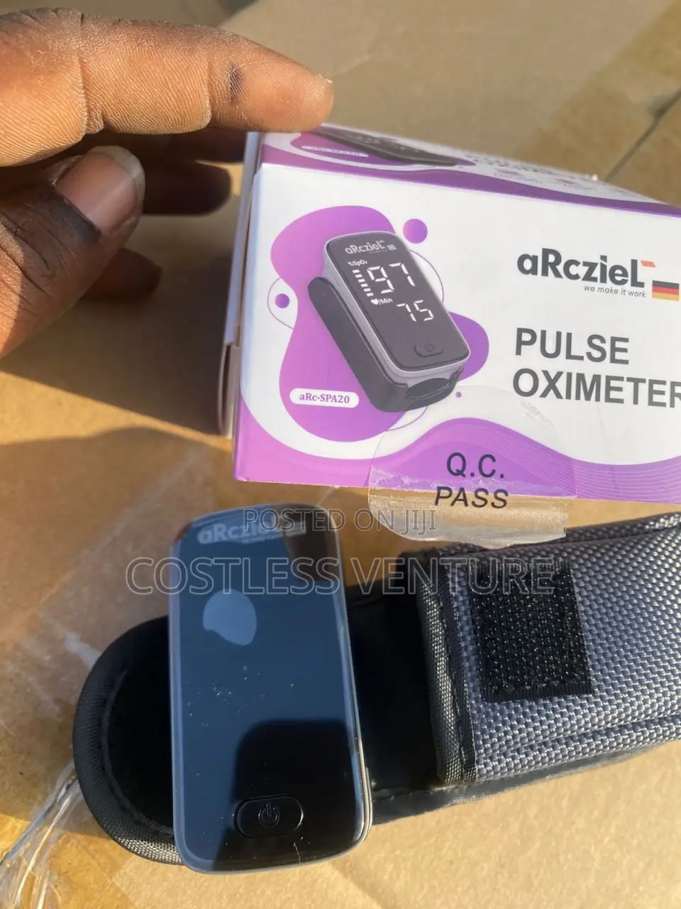 Arcziel Fingertip Pulse Oximeter Black