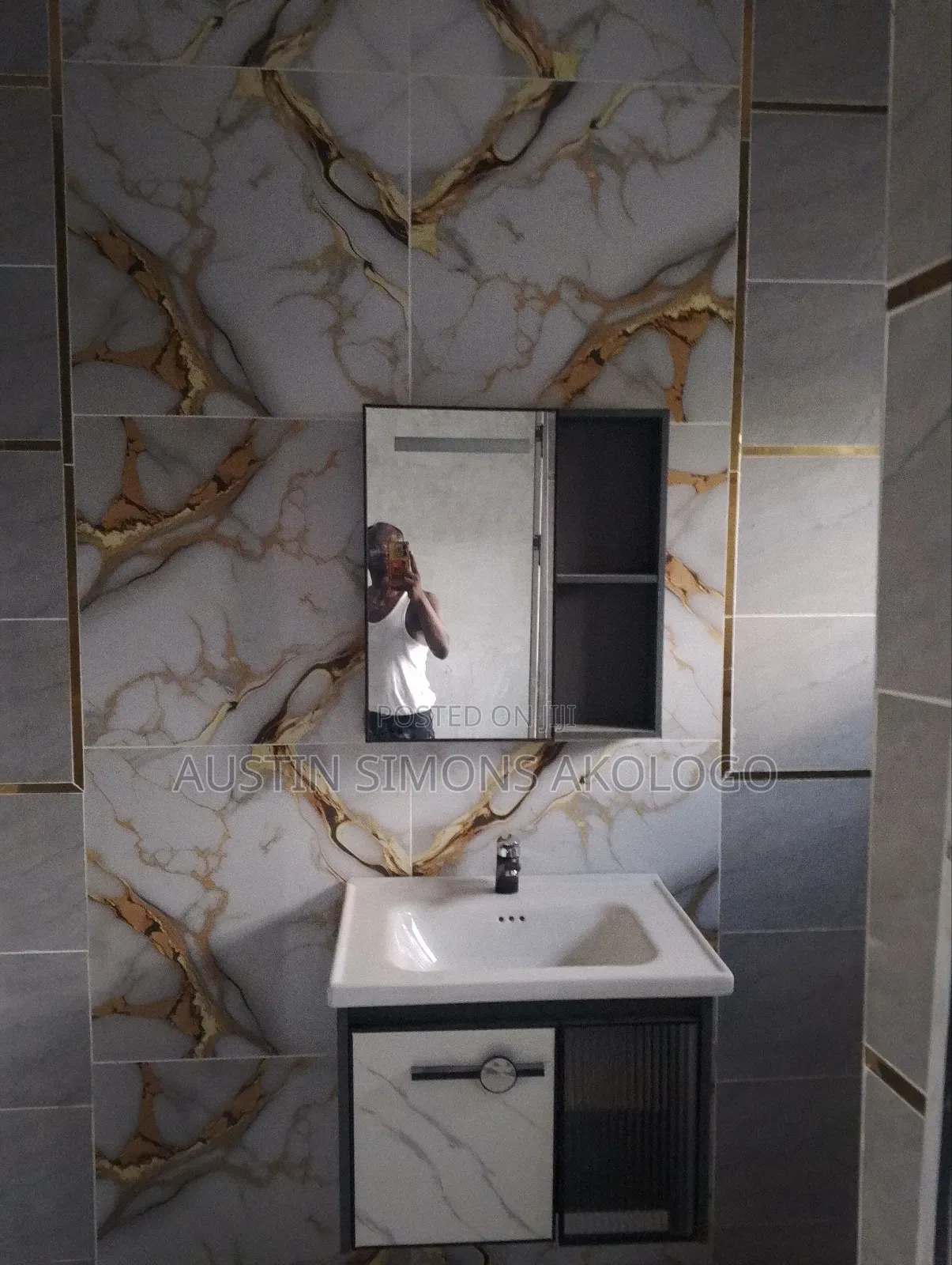 8bdrm Block of Flats in Prestige Properties, Bosomtwe for sale