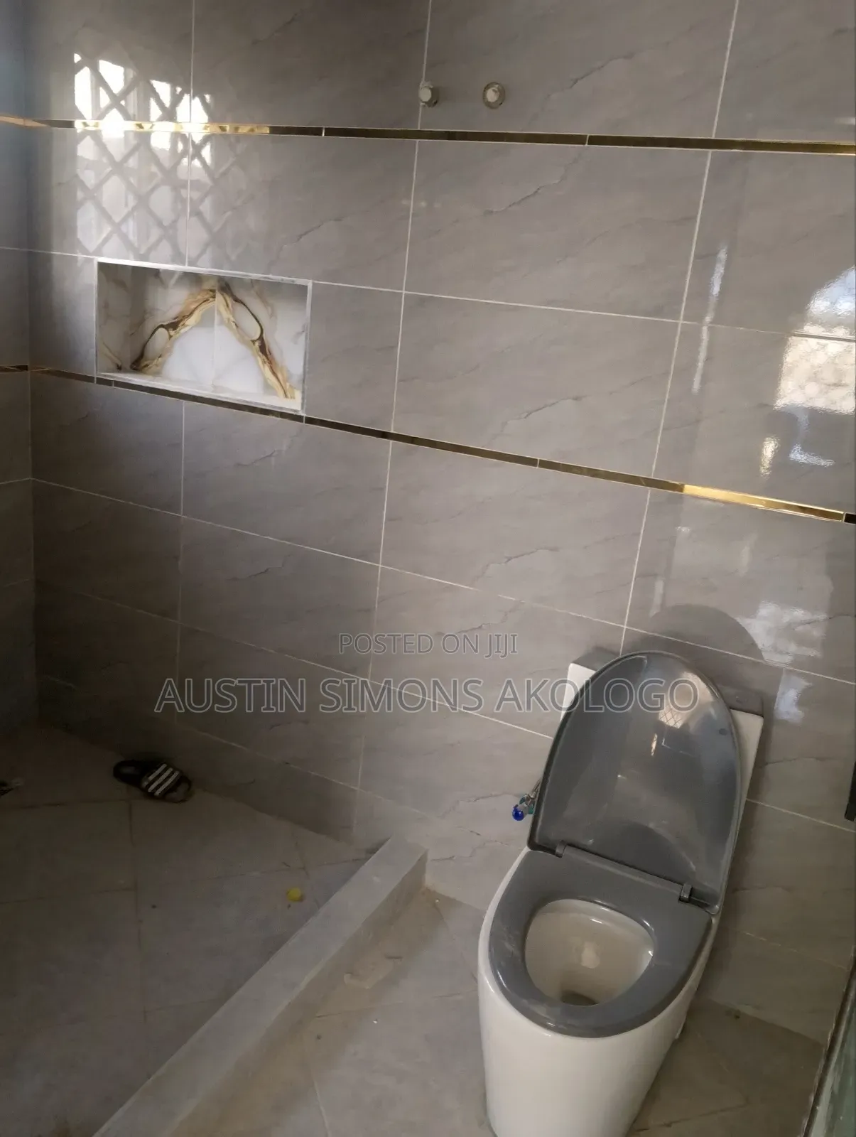 8bdrm Block of Flats in Prestige Properties, Bosomtwe for sale