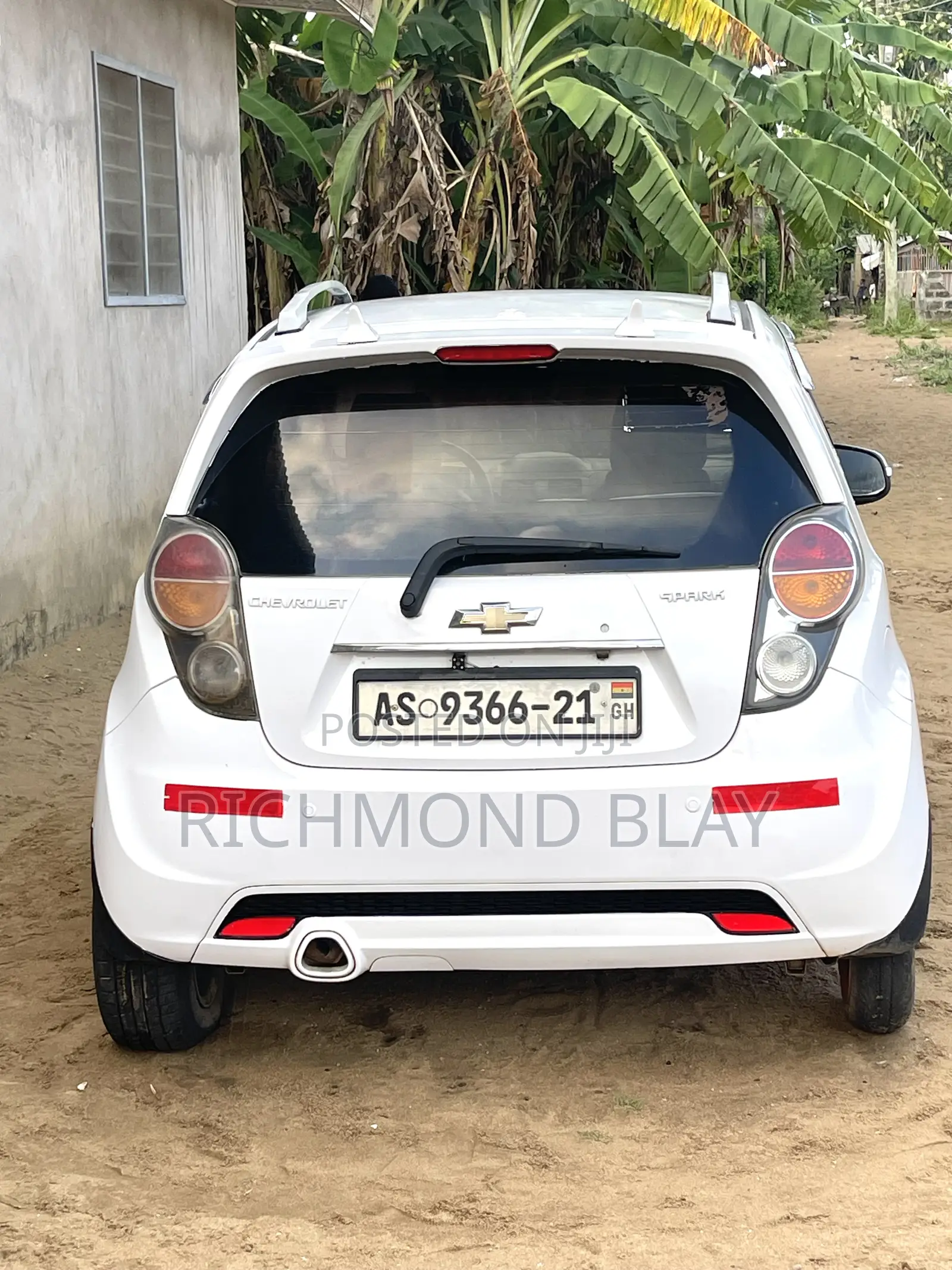 Chevrolet Spark 2LT 4dr Hatchback (1.2L 4cyl 5M) 2014 White