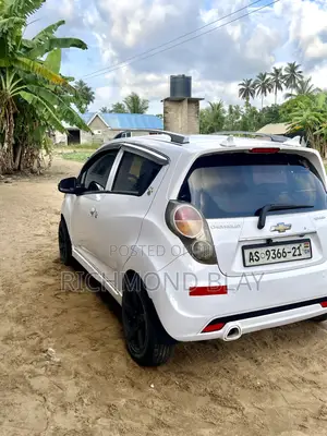 Chevrolet Spark 2LT 4dr Hatchback (1.2L 4cyl 5M) 2014 White