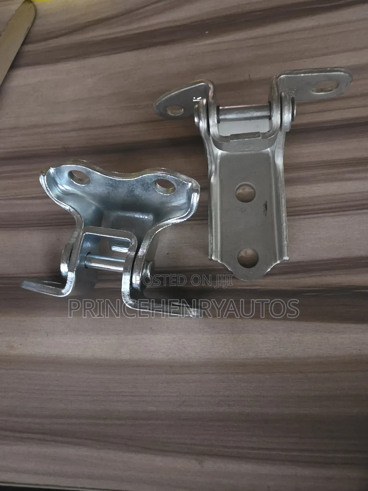 2019-2025 Toyota Rav4 Right Lower Hinge