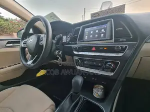 Hyundai Sonata SE 2018 White