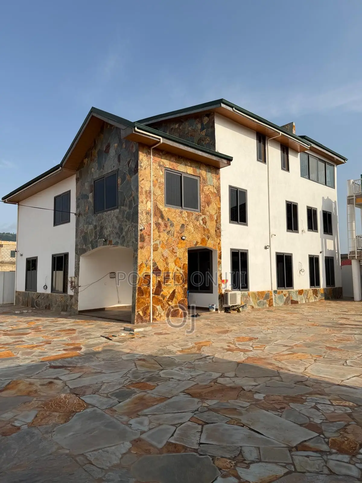 3bdrm Duplex in Arko Homes, Main Station for rent