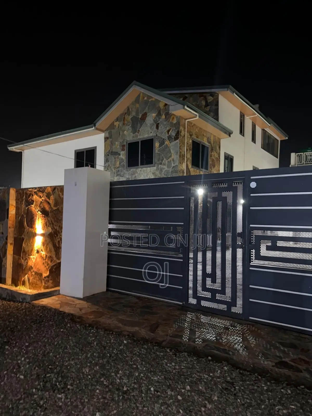 3bdrm Duplex in Arko Homes, Main Station for rent