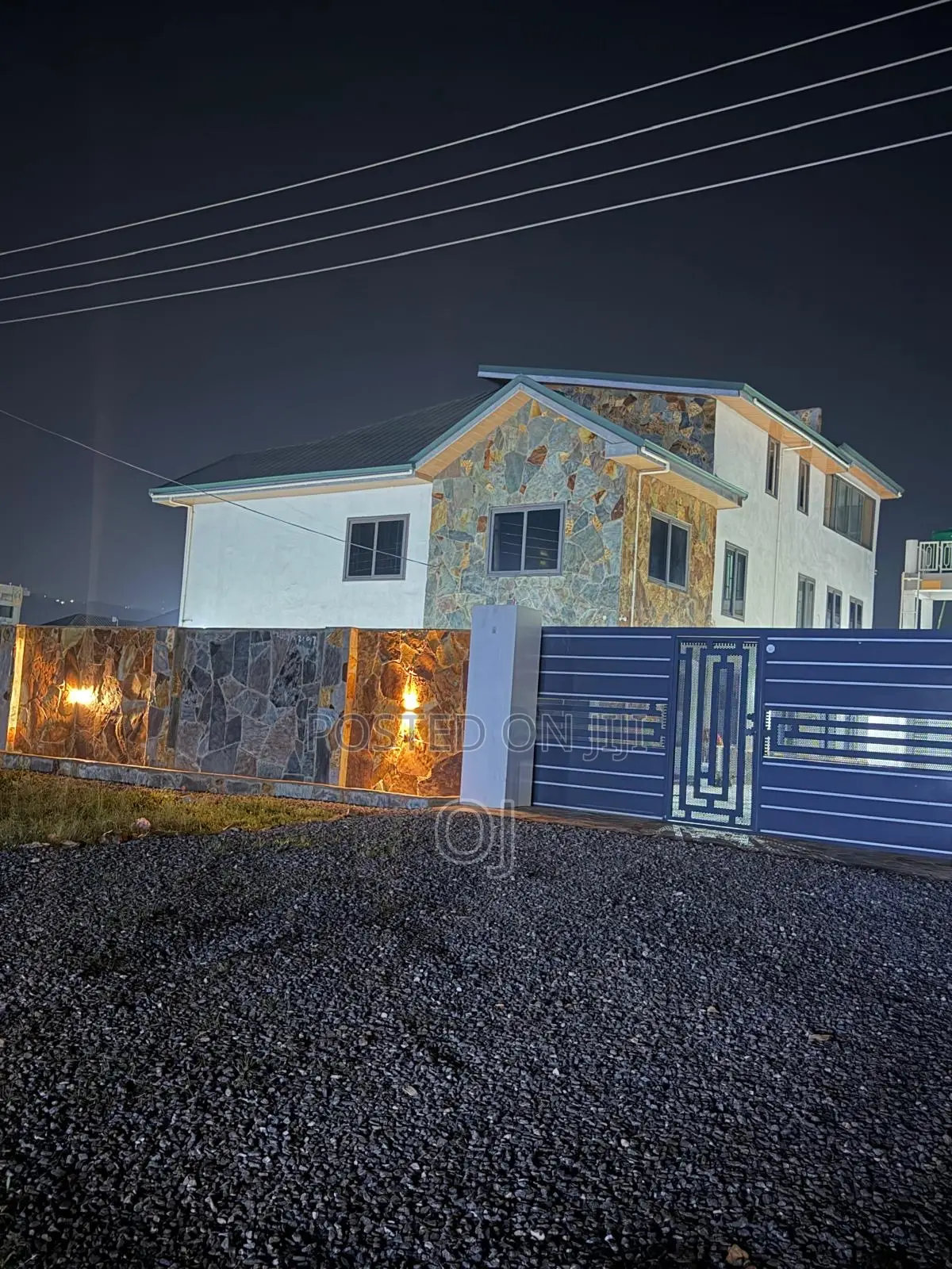 3bdrm Duplex in Arko Homes, Main Station for rent