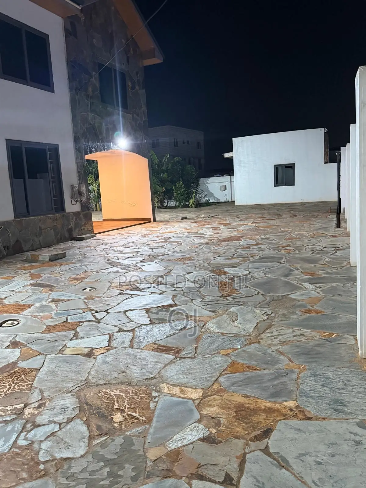 3bdrm Duplex in Arko Homes, Main Station for rent
