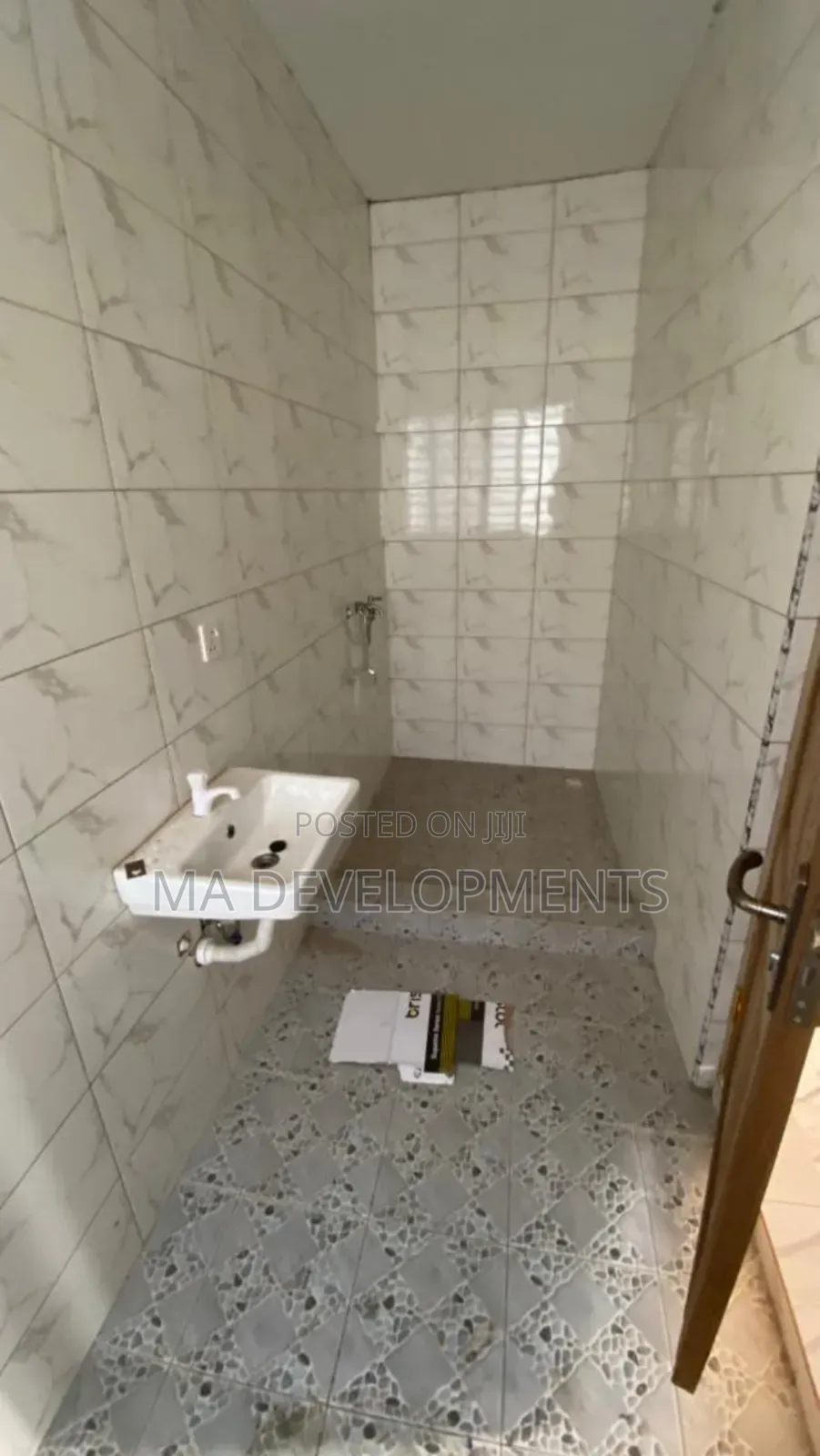 2bdrm Apartment in Madev Realty, Sowutwuom for rent
