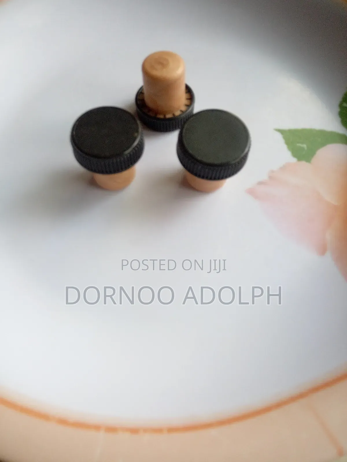 New Reusable Wine Bottle Corks and Gold Sealer