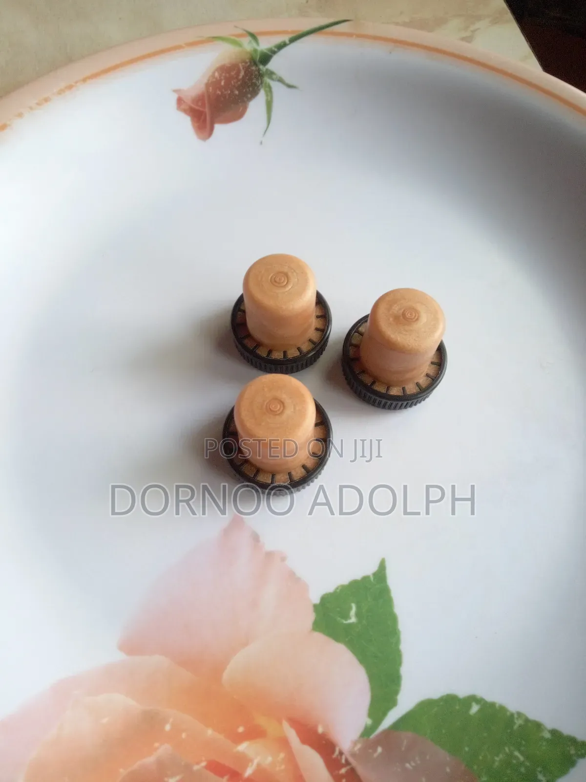 New Reusable Wine Bottle Corks and Gold Sealer