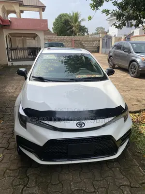 Toyota Corolla SE 2021 White