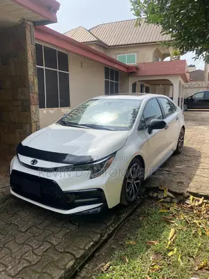 Toyota Corolla SE 2021 White