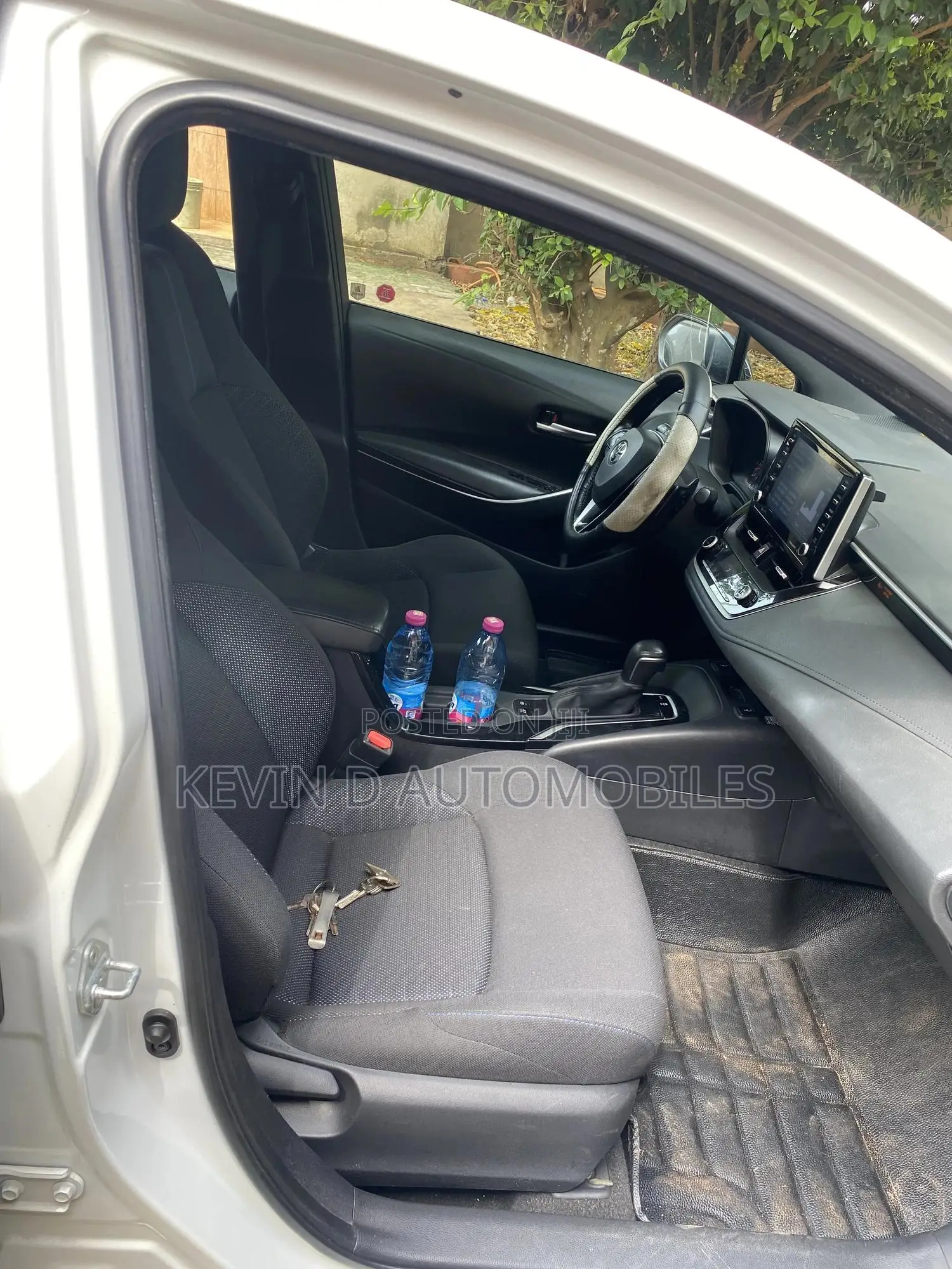 Toyota Corolla SE 2021 White