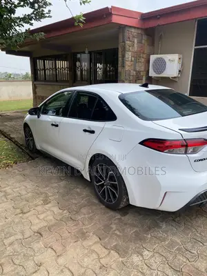 Toyota Corolla SE 2021 White