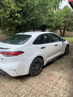 Toyota Corolla SE 2021 White
