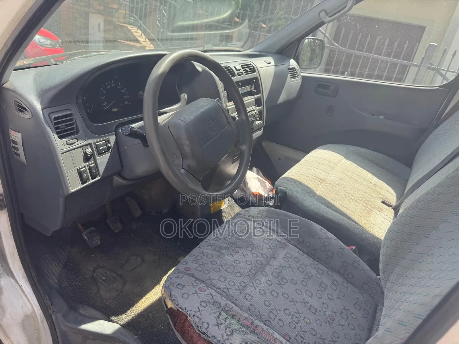Toyota HiAce 2006 White