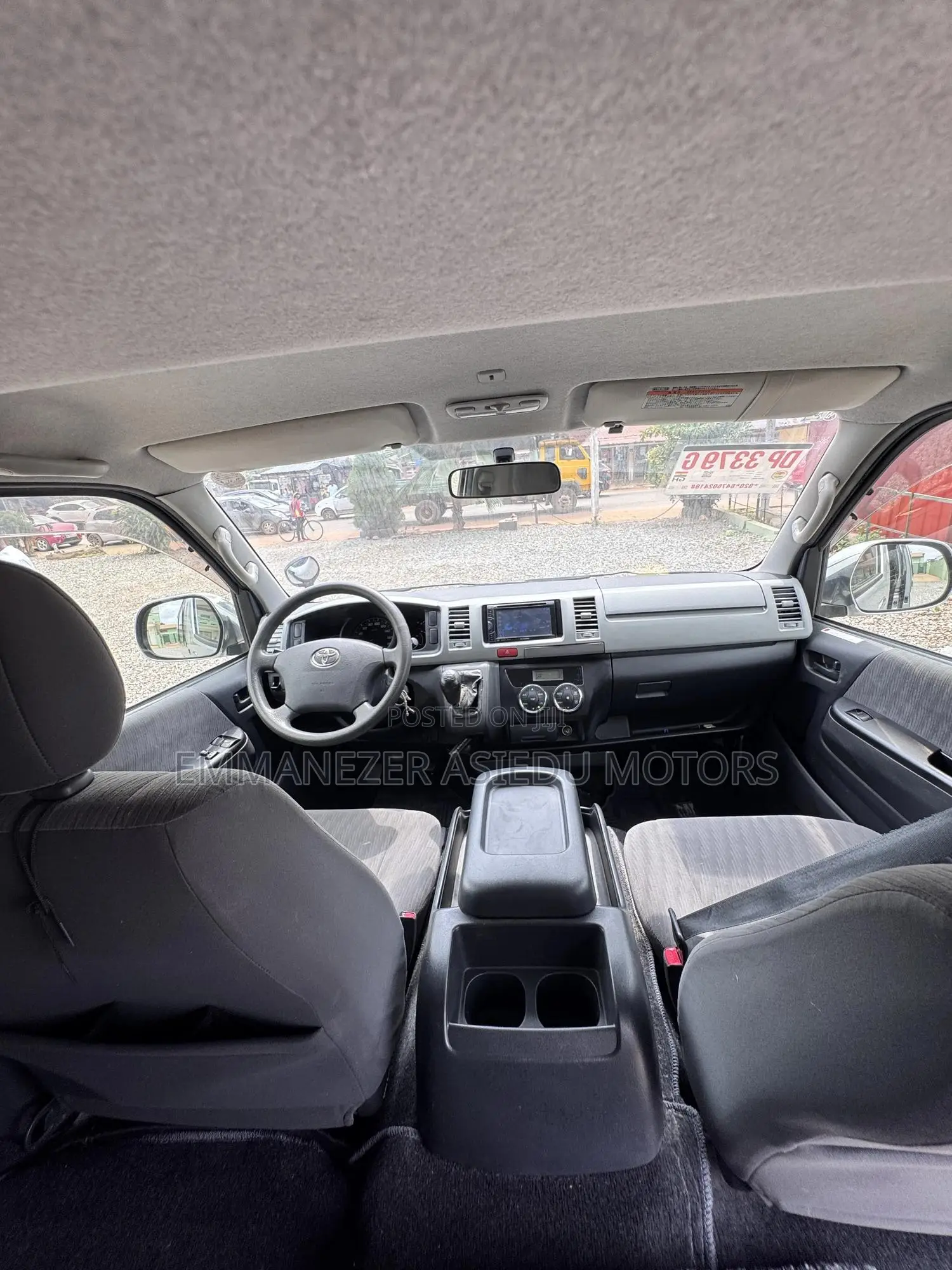Toyota HiAce 2013 Silver