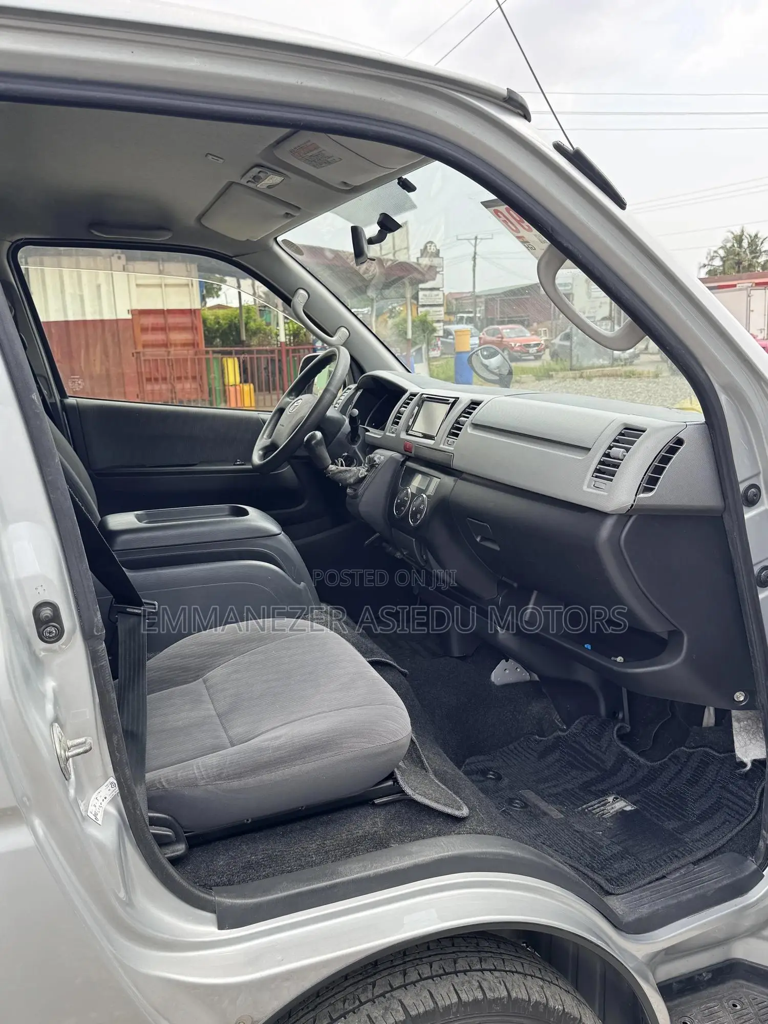 Toyota HiAce 2013 Silver