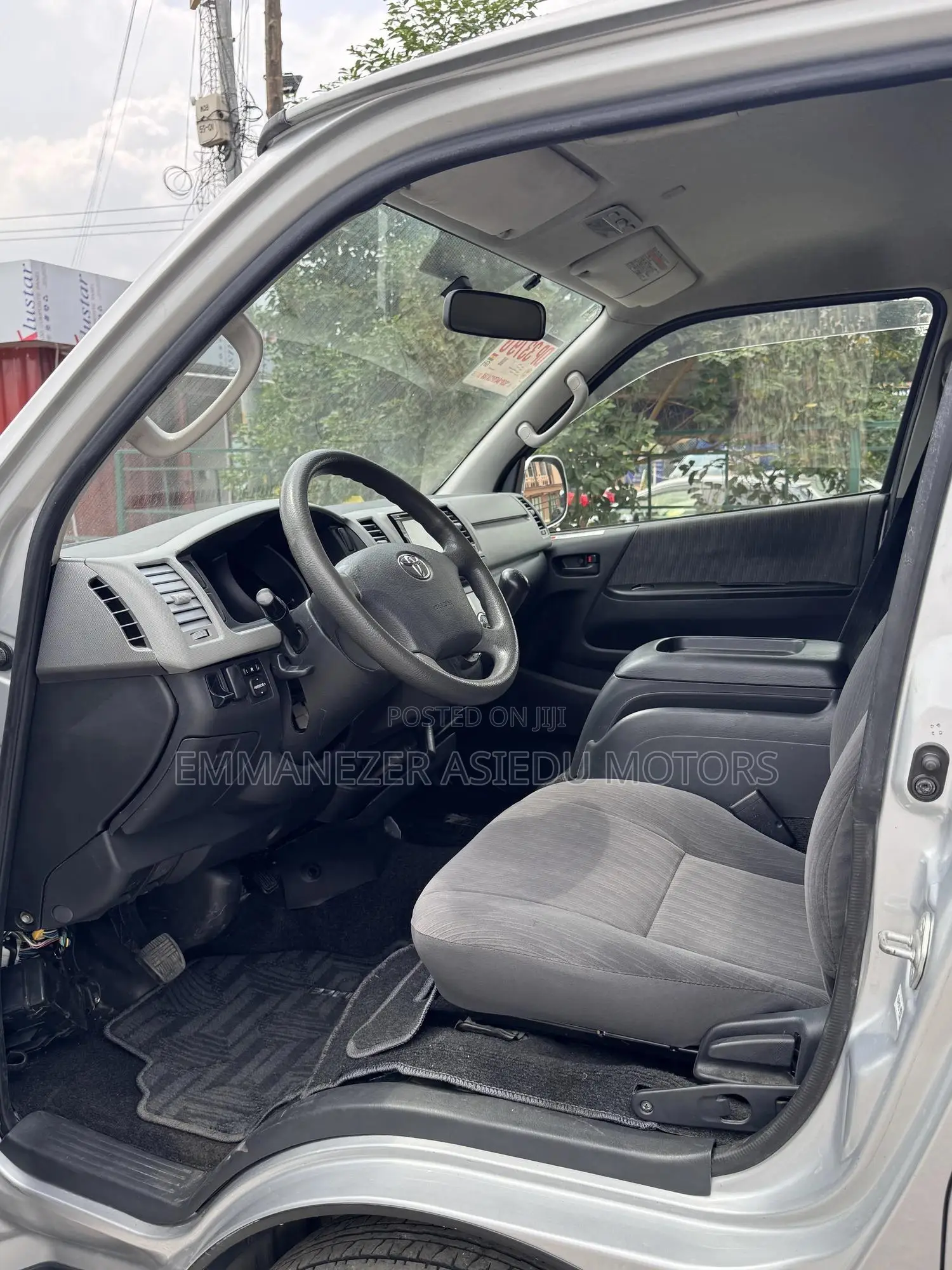 Toyota HiAce 2013 Silver