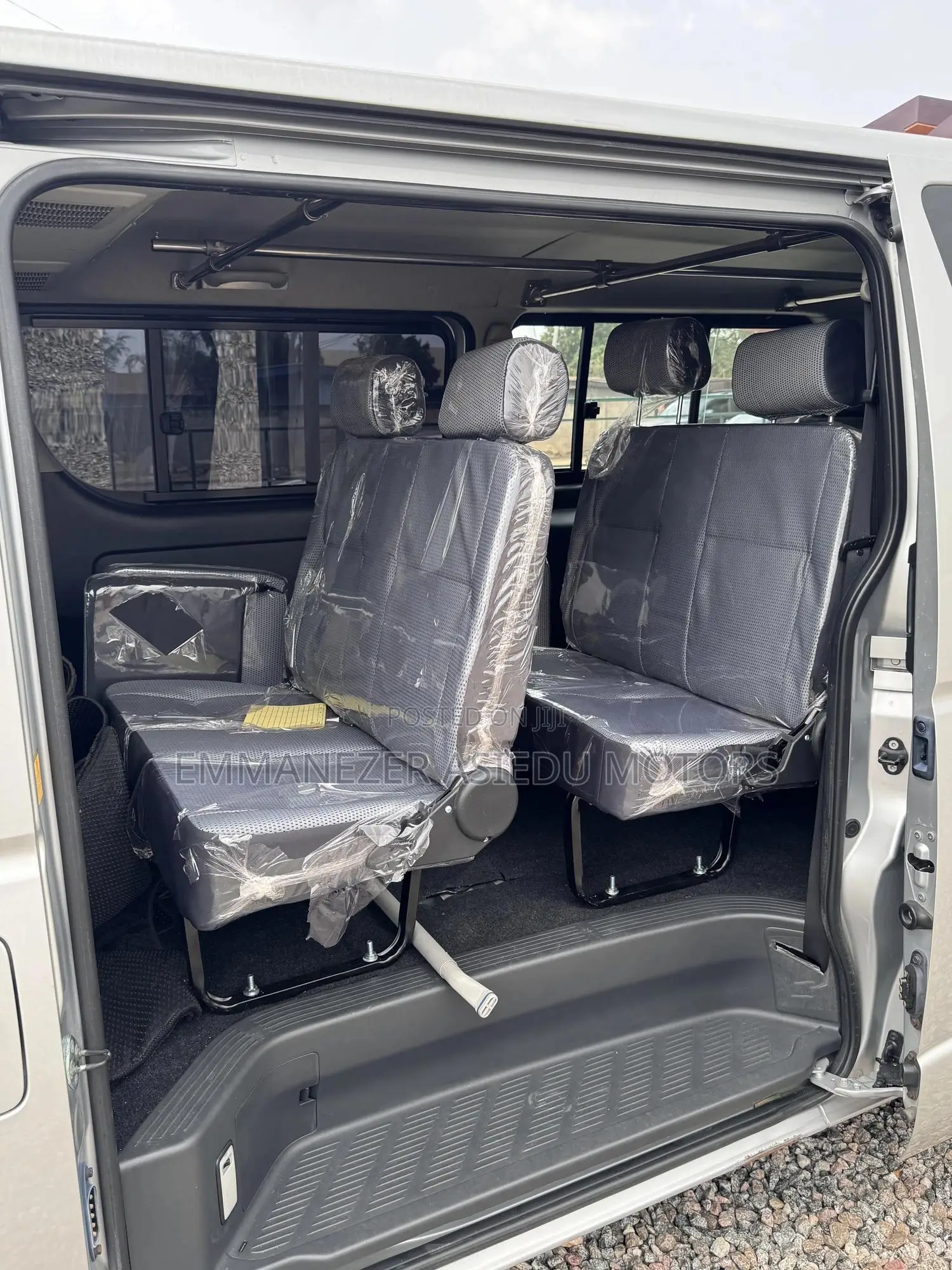 Toyota HiAce 2013 Silver