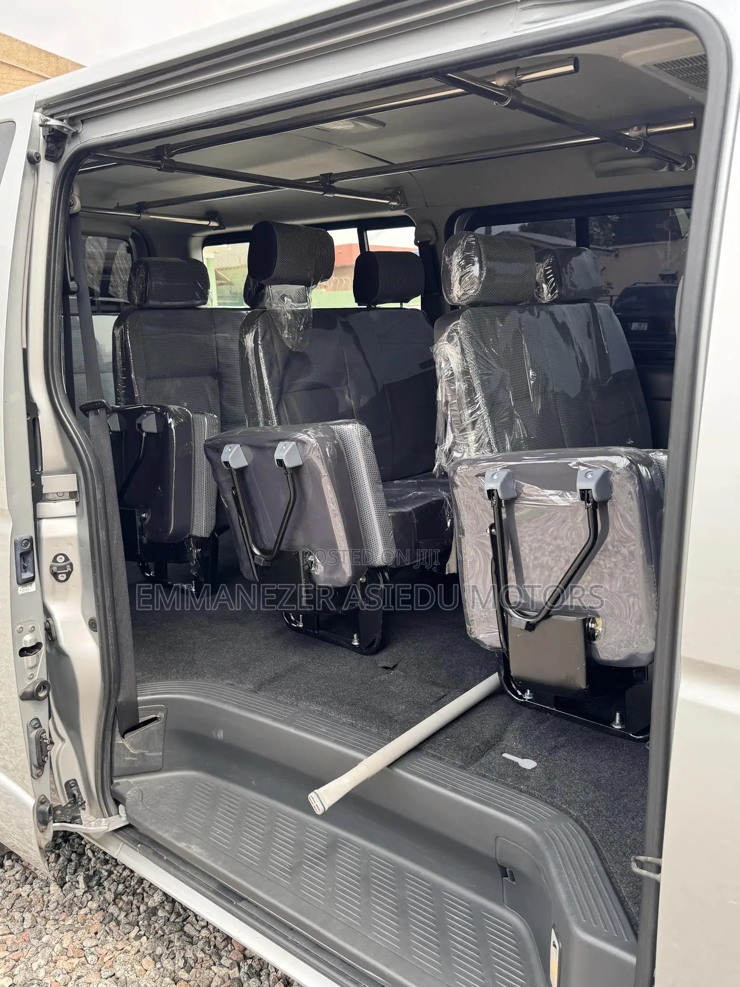 Toyota HiAce 2013 Silver