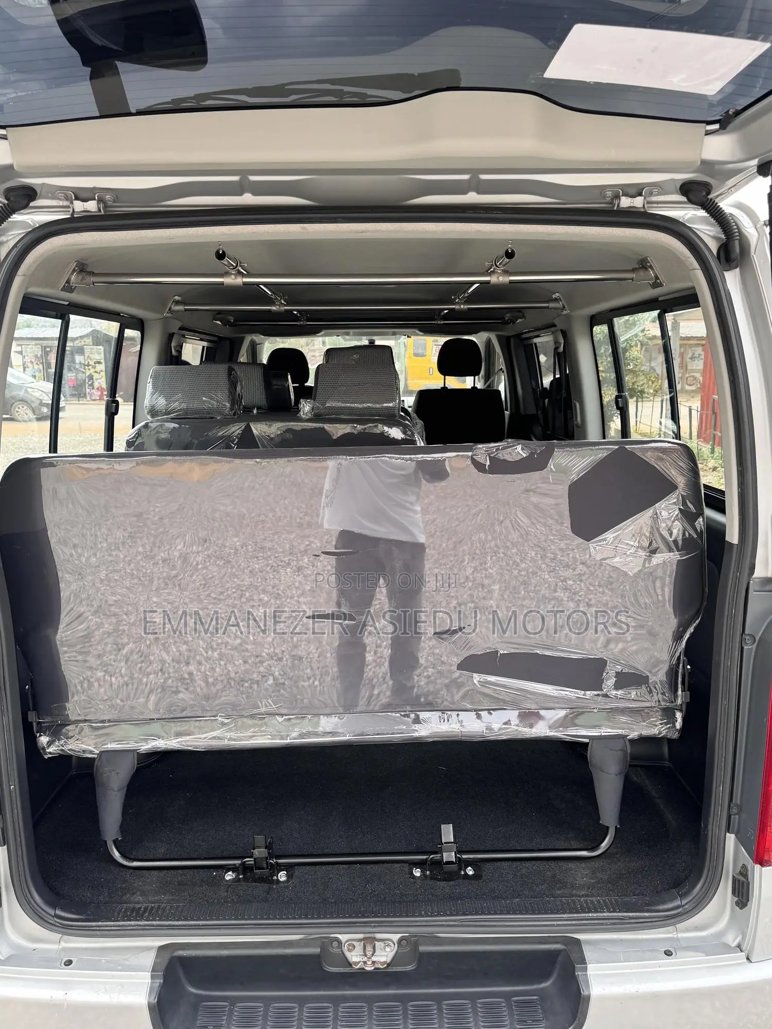 Toyota HiAce 2013 Silver