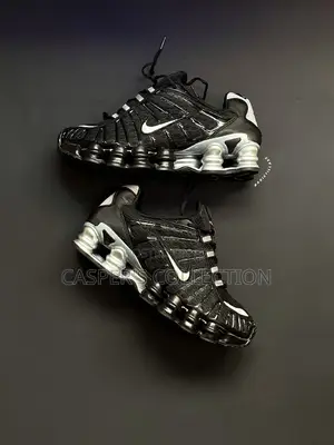 Nike Shox Tl Sneakers in a Black