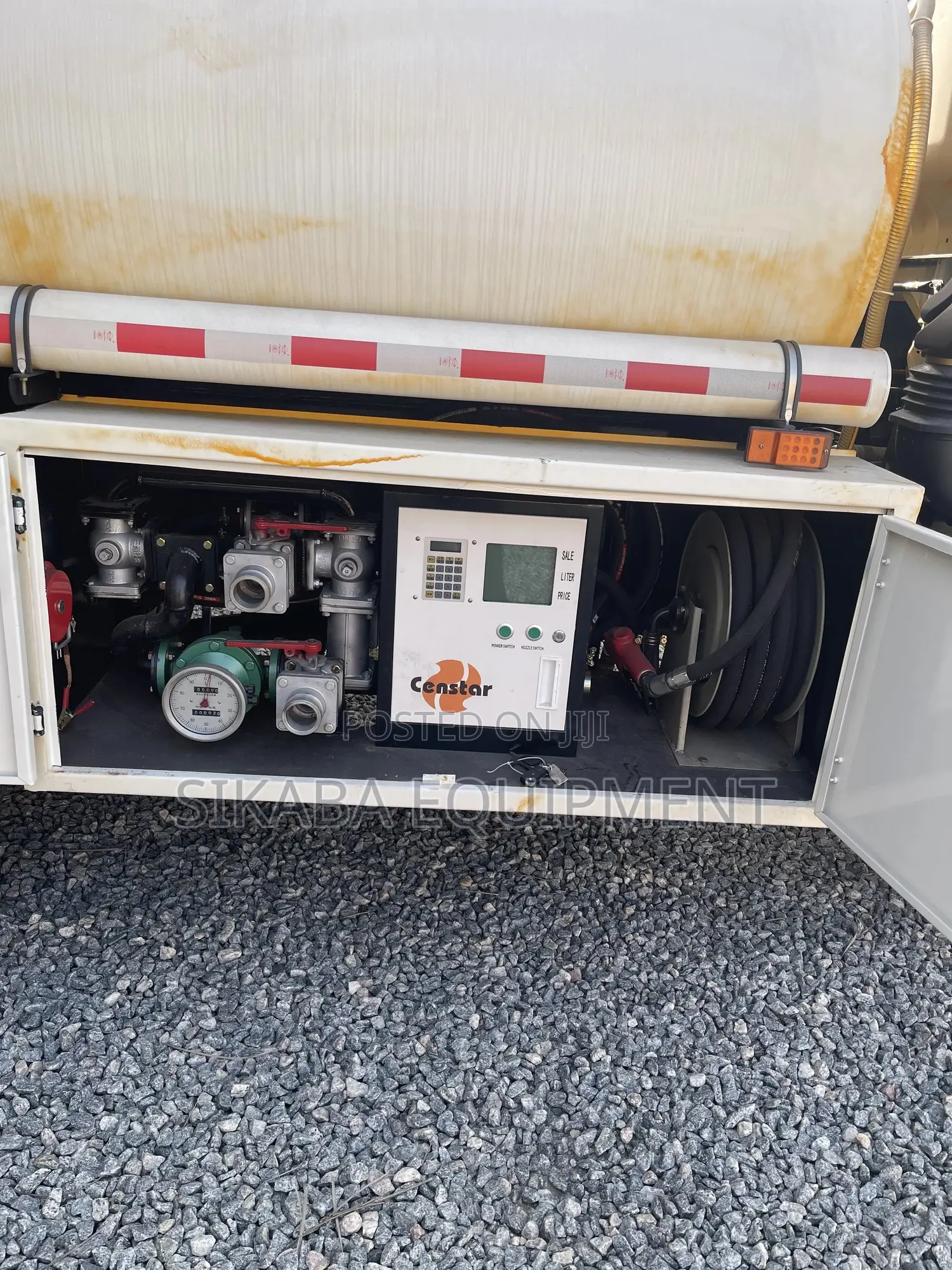Sinotruk Howo 5000l 4x4 Light Refueling Oil Truck LHD