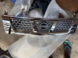 Nissan Hardbody 2002/2003/2004/2005 Grille