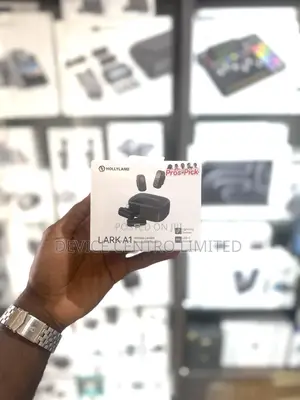 Hollyland Lark A1 Wireless Lavalier Microphone Combo