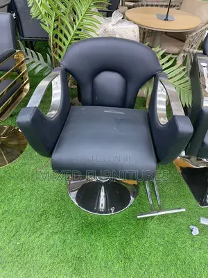 Barbering Chair (Comfortable and Relaxing)