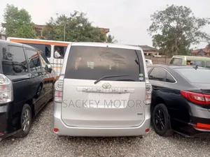 Toyota HiAce 2013 Silver